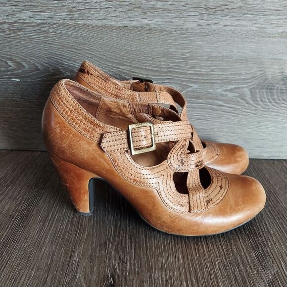 Miz Mooz "Soho" Mary Jane Derby Style Pumps: Distressed Leather Size 7.5 - Picture 1 of 10